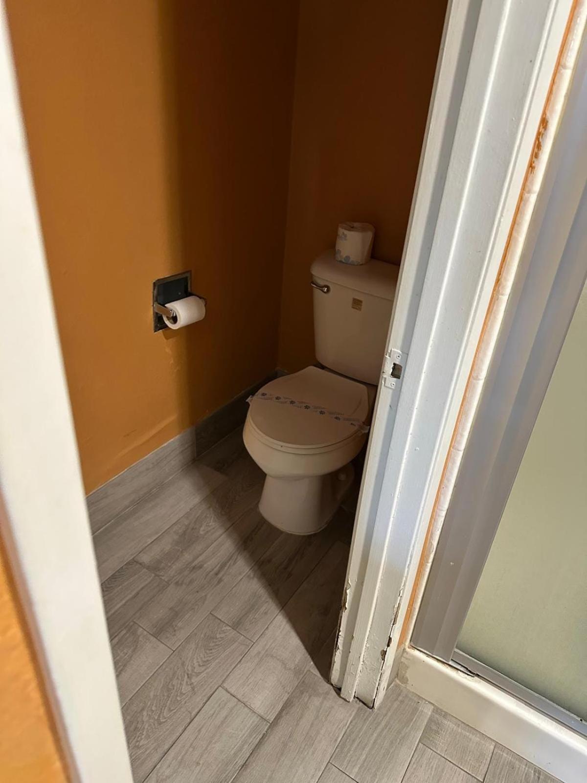 קורונה Heritage Inn And Suites מראה חיצוני תמונה
