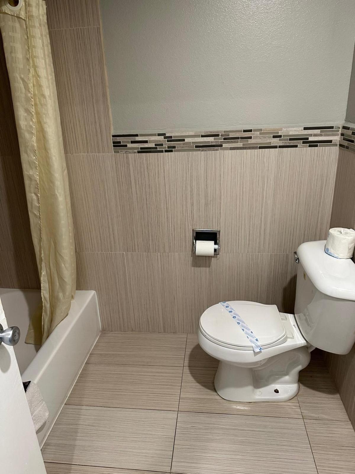 קורונה Heritage Inn And Suites מראה חיצוני תמונה