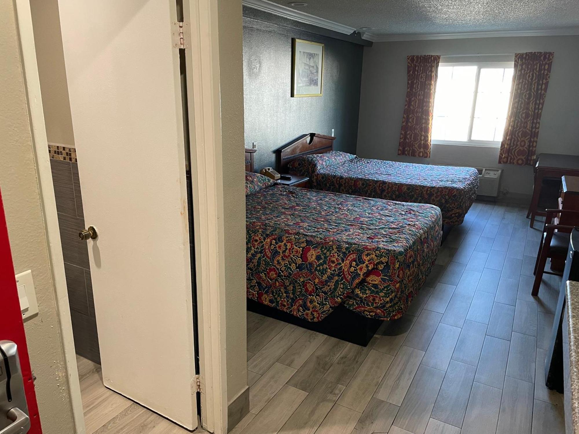 קורונה Heritage Inn And Suites מראה חיצוני תמונה