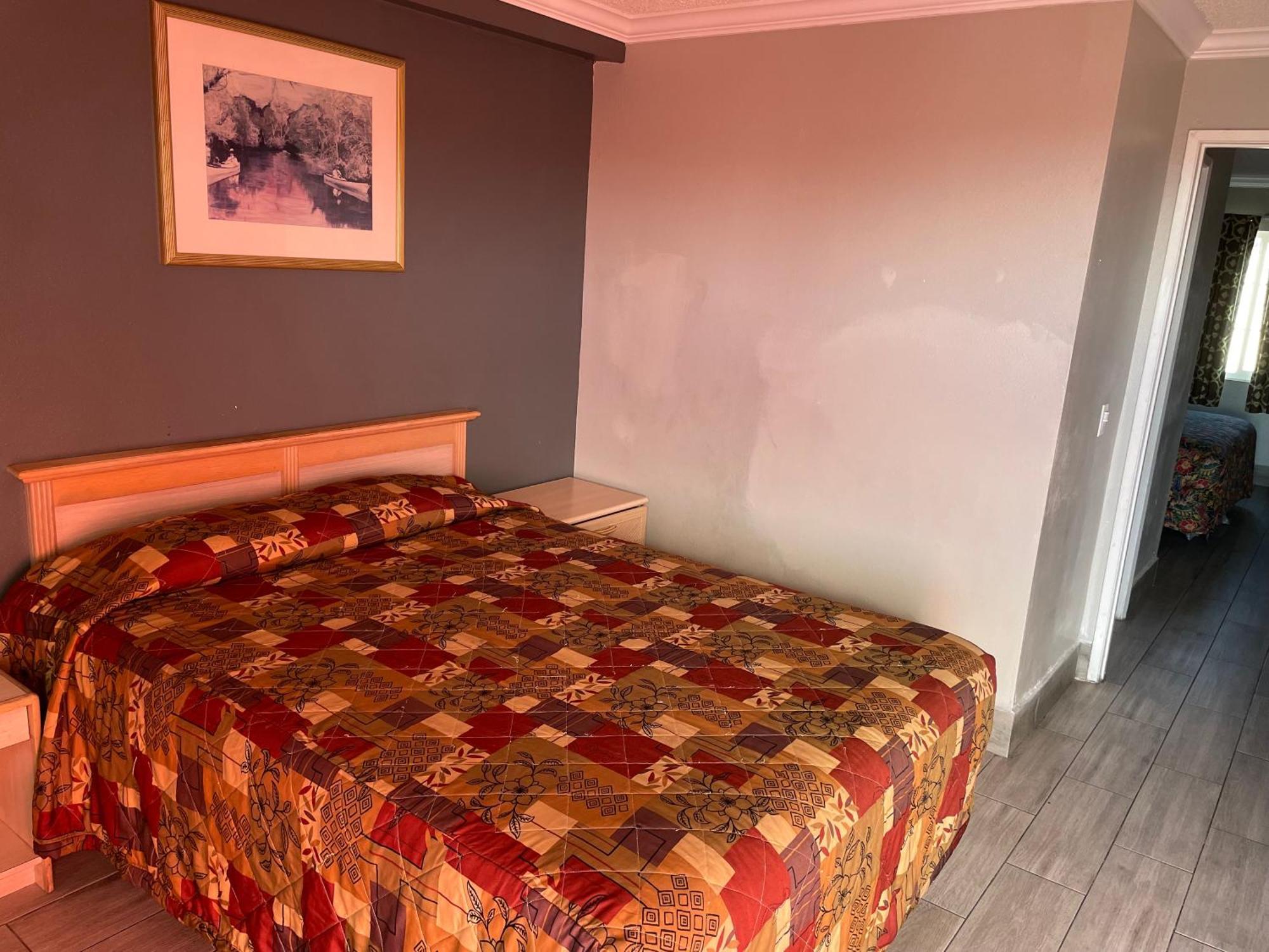 קורונה Heritage Inn And Suites מראה חיצוני תמונה