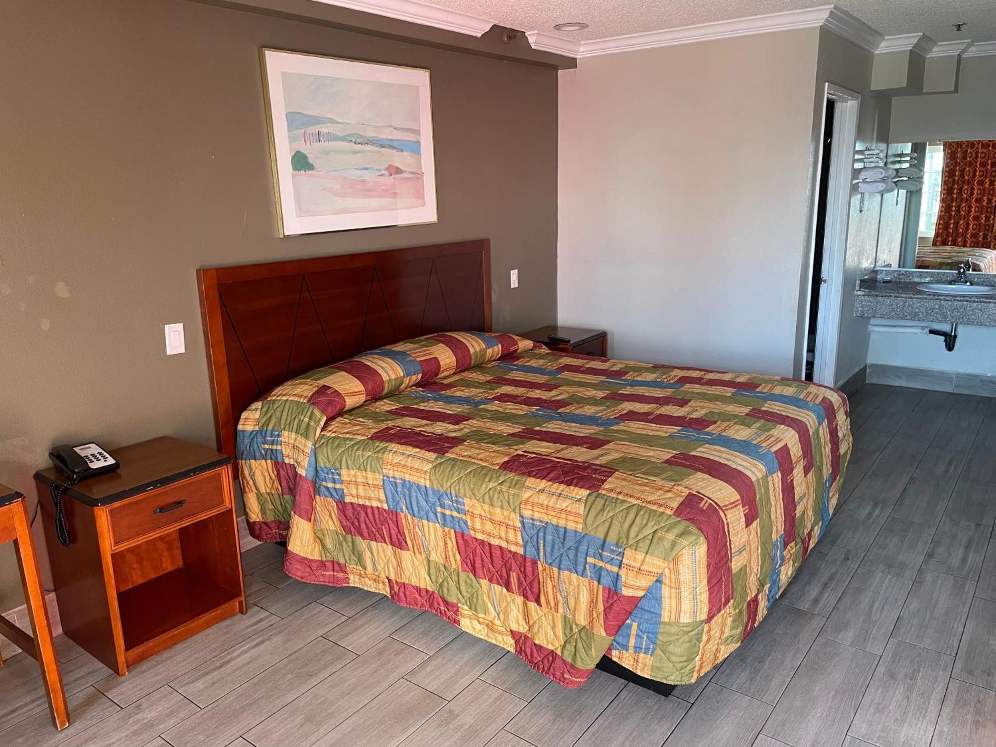 קורונה Heritage Inn And Suites מראה חיצוני תמונה