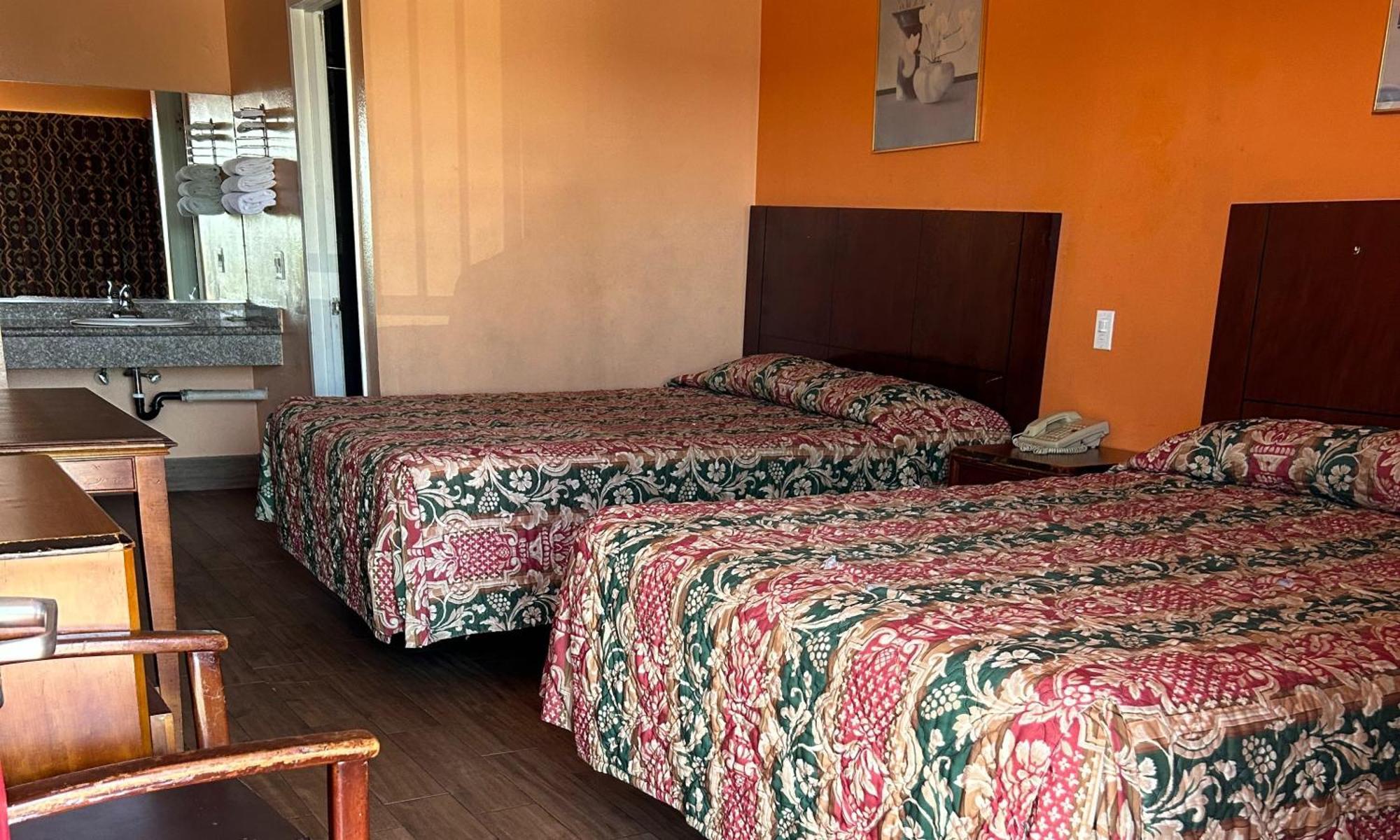 קורונה Heritage Inn And Suites מראה חיצוני תמונה